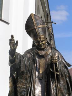 Pope John Paul II statue by sculptor Maksymilian Biskupski